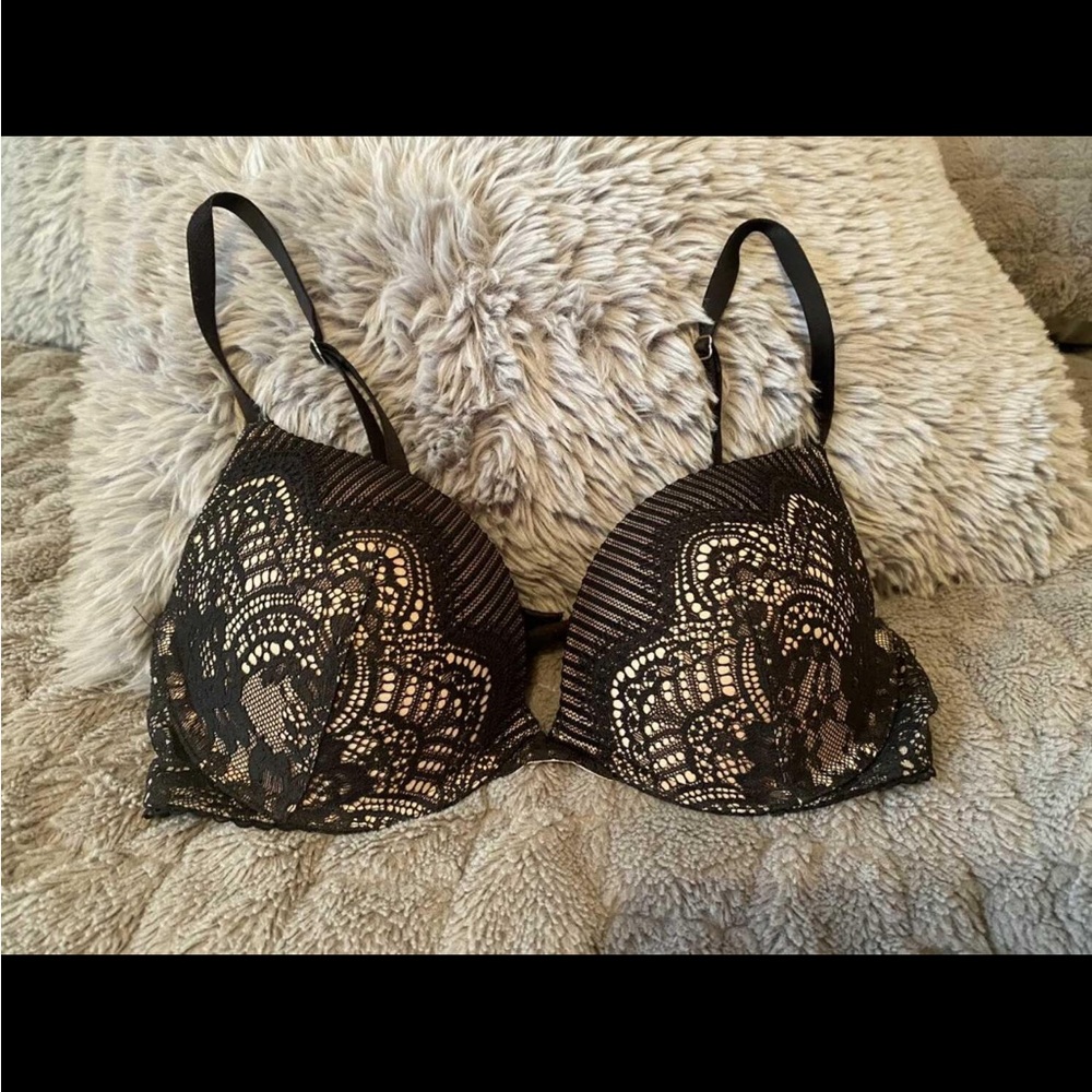 Victoria Secrets bra size: 34C